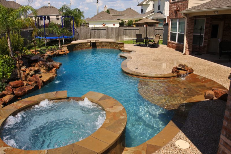 17 Elegant Cozy Backyard Pool Designs to Adopt
