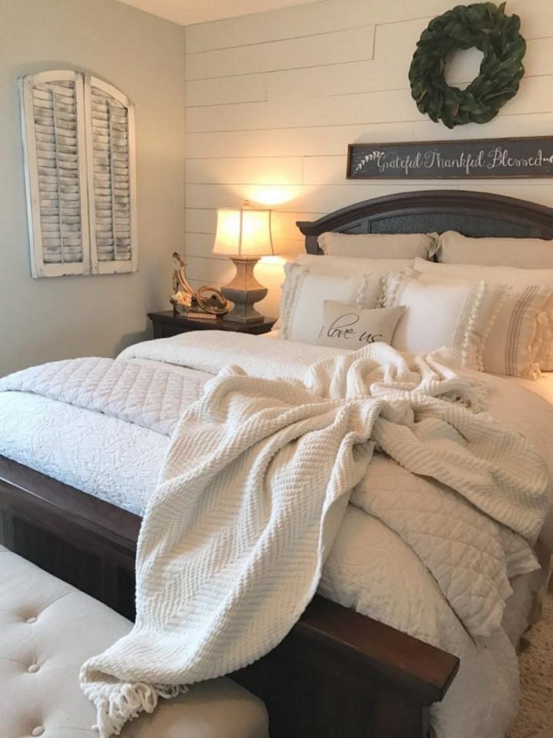 Cozy Farmhouse bedroom