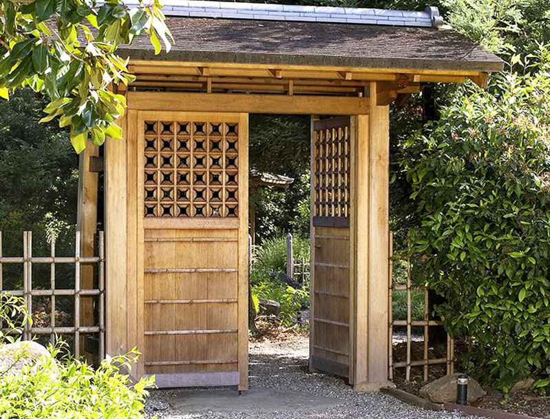 elegant traditional Japanese entrance gates 