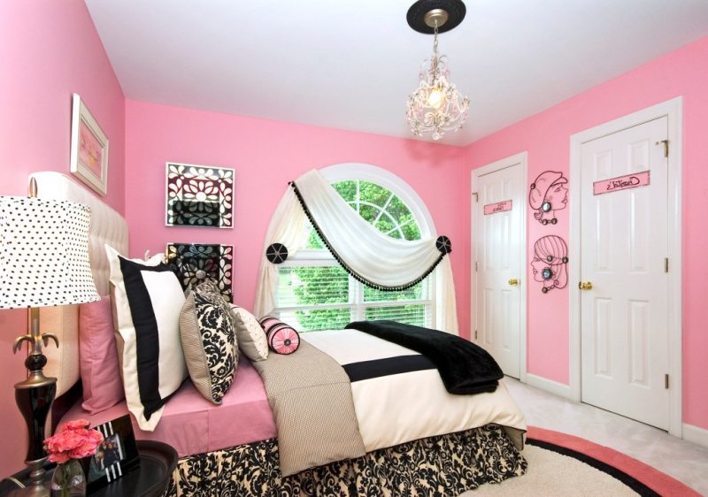 Monochromes Teenage Girl Bedroom