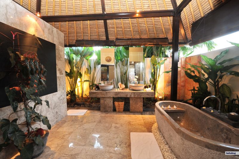 Luxury tropical bathroom