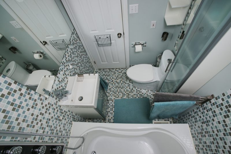 modern bathroom with Mosaic tiles