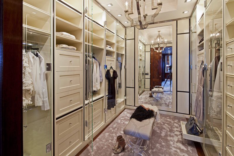 best-walk-in-closets with beautiful mirror
